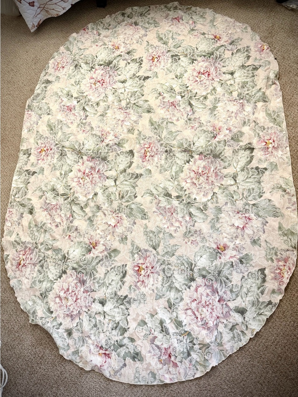 Vintage English Cottage Style Oval Tablecloth with Dusty Pink Florals